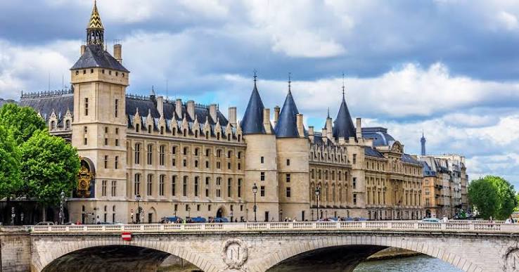 Sainte Chapelle and Conciergerie entry ticket
