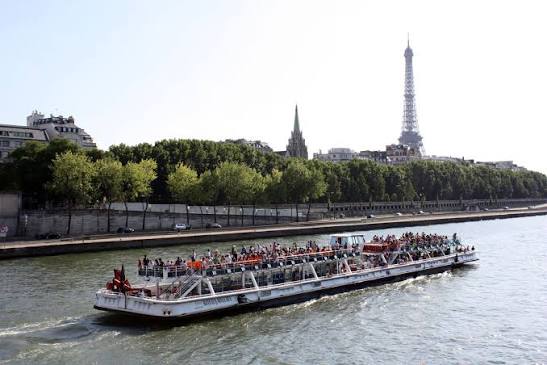 Seine River Cruise by Bateaux Mouches